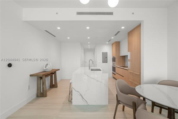 2411 Laguna Cir #2107, Miami, Florida 33181, image 3