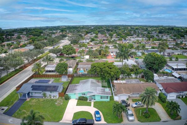 Boulevard Heights, 8891 NW 11th St, Pembroke Pines, Florida 33024, image 2
