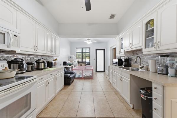 1419 SW 76th Ct, Unincorporated Dade County, Florida 33144, image 2