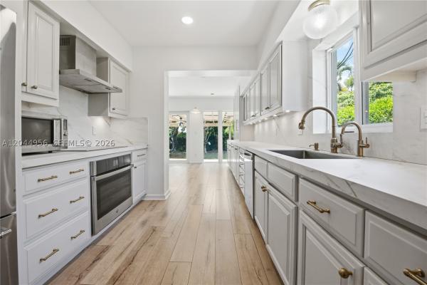 7220 SW 53rd Ct, Unincorporated Dade County, Florida 33143, image 1