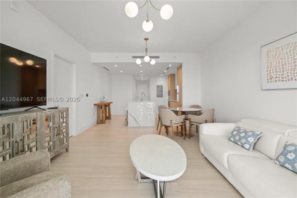 2411 Laguna Cir #1207, Miami, Florida 33181, image 1