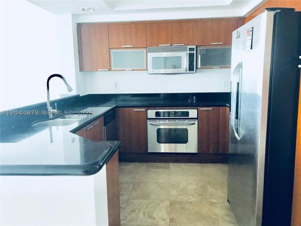 One Fifty One At Biscayne, 15051 Royal Oaks Ln #1903, North Miami, Florida 33181, image 3