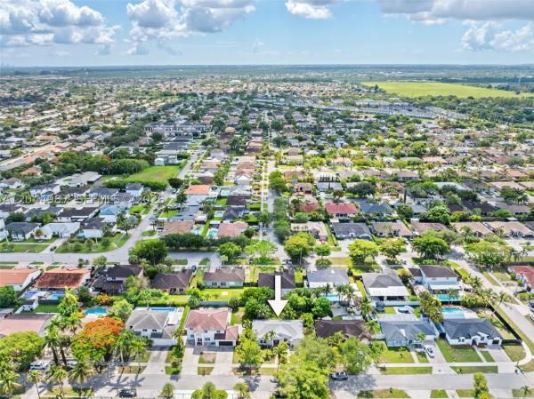 18061 SW 152nd Ct, Unincorporated Dade County, Florida 33187, image 2