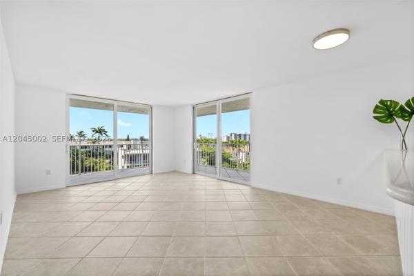 Eden Point, 4000 NE 169th St #607, North Miami Beach, Florida 33160, image 2
