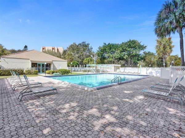 Rolling Hills Golf And Tennis Club, 3300 W Rolling Hills Cir #104, Davie, Florida 33328, image 2