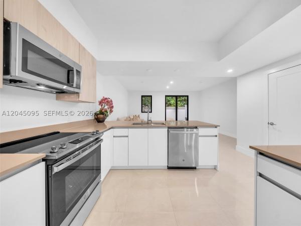 Oaks Place, 5505 W Oak Way, Dania Beach, Florida 33314, image 3