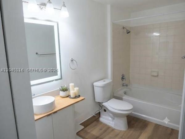 Valencia, 6001 SW 70th St #355, South Miami, Florida 33143, image 2