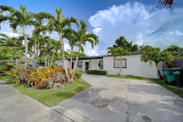 10215 SW 171st St, Unincorporated Dade County, Florida 33157, image 2