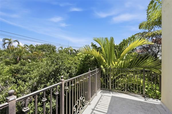 592 Fernwood Rd #B, Key Biscayne, Florida 33149, image 1