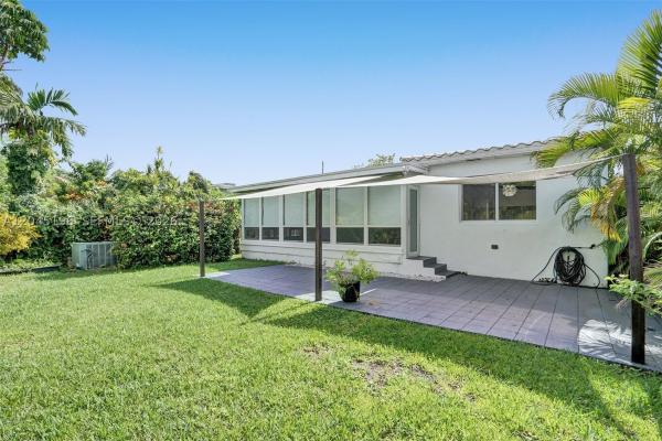 Altos Del Mar, 9040 Carlyle Ave, Surfside, Florida 33154, image 2