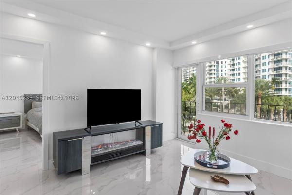 Le Cercle By The Beach, 3250 NE 28th St #403, Fort Lauderdale, Florida 33308, image 2