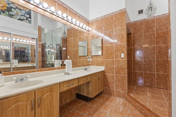 8165 NW 187th Ter, Hialeah, Florida 33015, image 1