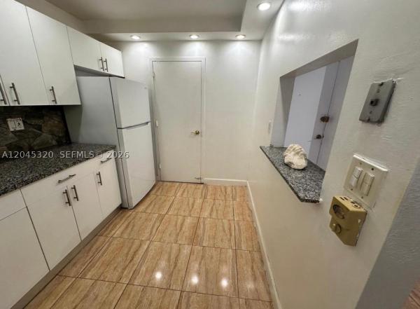 3 Horizons North, 1470 NE 125th Ter #412, North Miami, Florida 33161, image 2