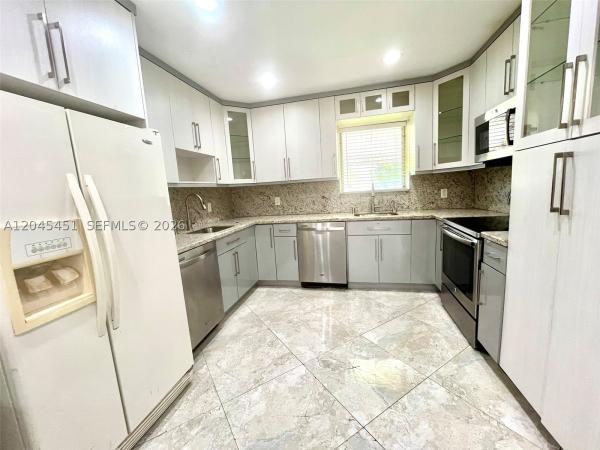 Panuleta Gardens, 611 NE 171st St, North Miami Beach, Florida 33162, image 2
