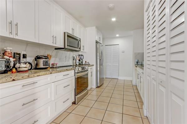 10125 SW 139th Pl, Unincorporated Dade County, Florida 33186, image 2