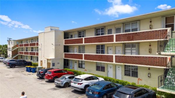 North Bay White House, 1790 79th Street Cswy #B303, North Bay Village, Florida 33141, image 1