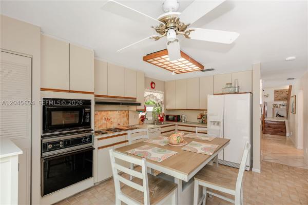17617 NW 61st Ct N, Hialeah, Florida 33015, image 2