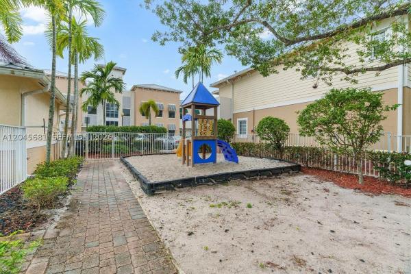 Willow Grove, 7432 Willow Grove Pl, Davie, Florida 33314, image 2