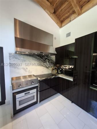 Beach View, 6350 Pinetree Dr, Miami Beach, Florida 33141, image 2