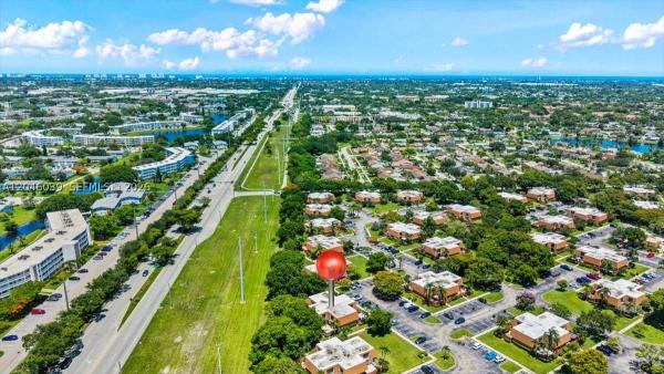 Waterford Courtyards At Crystal Lakes North, 2891 SW 11th Pl, Deerfield Beach, Florida 33442, image 2