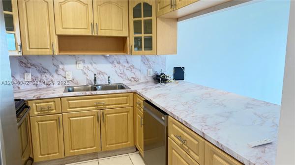 Arlen House East, 100 Bayview Dr #509, Sunny Isles Beach, Florida 33160, image 2
