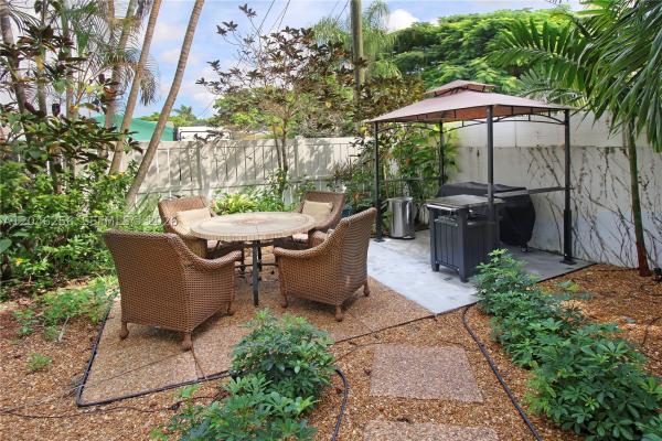 Royal Palm Vista, 517 NE 2nd Pl, Dania Beach, Florida 33004, image 2