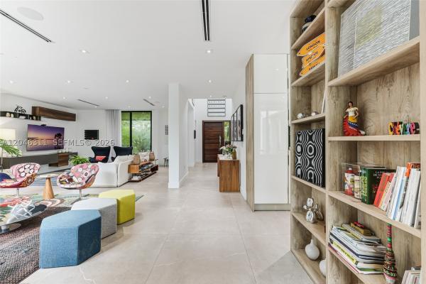 Tropical Isle Homes, 445 Ridgewood Rd, Key Biscayne, Florida 33149, image 2