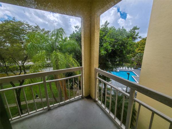 Las Vistas At Doral, 8290 Lake Dr #422, Doral, Florida 33166, image 2