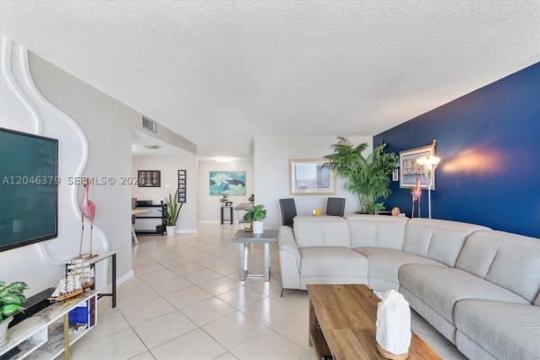 Del Prado, 18031 Biscayne Blvd #1401-3, Aventura, Florida 33160, image 2