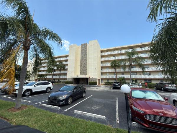 Meadowbrook Lakes View, 141 SE 3rd Ave #106, Dania Beach, Florida 33004, image 3
