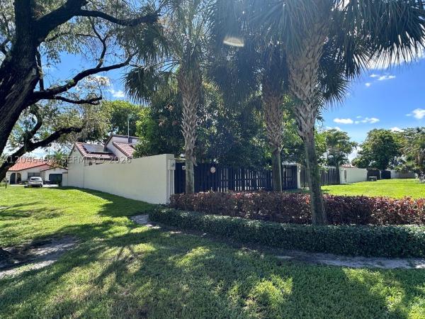 6633 NW 178th Ter, Hialeah, Florida 33015, image 2