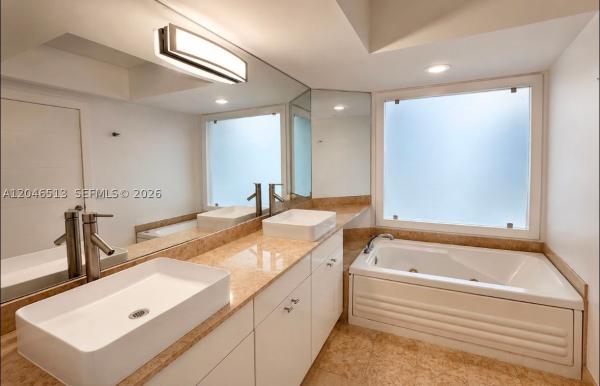 Green Diamond, 4775 Collins Ave #2407, Miami Beach, Florida 33140, image 3