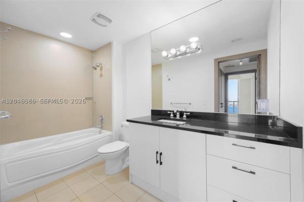 Met 1, 300 S Biscayne Blvd #T-2612, Miami, Florida 33131, image 2