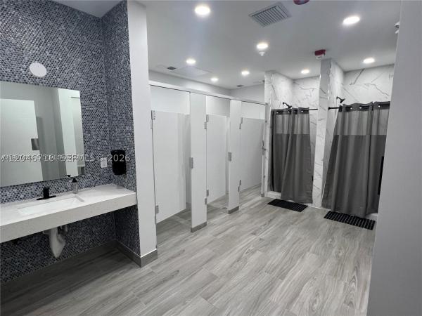 Plaza Of The Americas, 17021 N Bay Rd #124, Sunny Isles Beach, Florida 33160, image 1