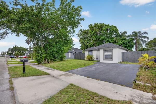 Villas Of Palm Bay, 738 SW 7th Ter, Florida City, Florida 33034, image 3