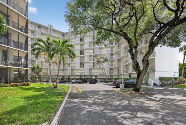 Ensenada, 3401 N Country Club Dr #109, Aventura, Florida 33180, image 2