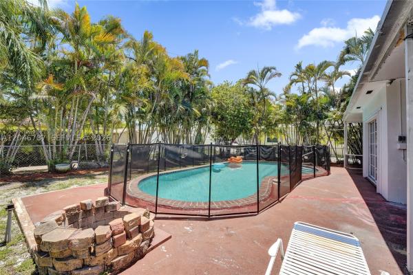 Dalton View, 206 SE 3rd St, Dania Beach, Florida 33004, image 1