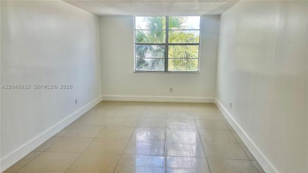 488 NW 165th Street Rd #B-309, Unincorporated Dade County, Florida 33169, image 2