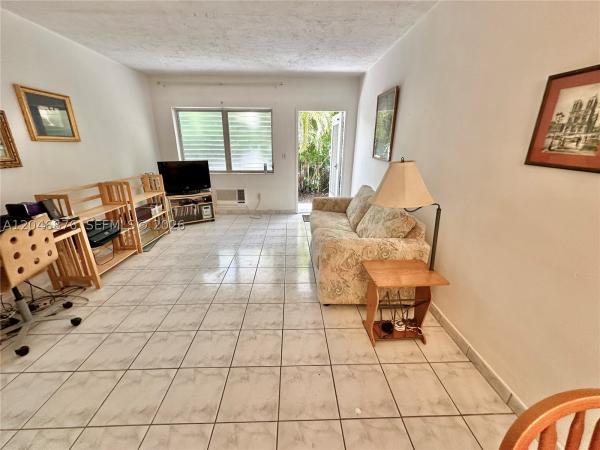 The Beverly Arms, 8132 Harding Ave #6, Miami Beach, Florida 33141, image 2