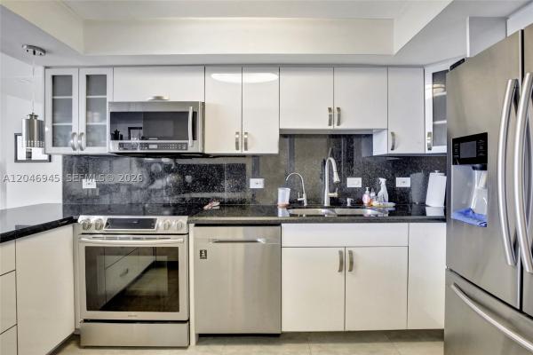 Waterview 2, 20515 E Country Club Dr #2147, Aventura, Florida 33180, image 2