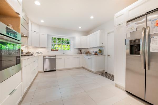 Coconut Grove Manor, 4444 Ingraham Hwy, Coral Gables, Florida 33133, image 2