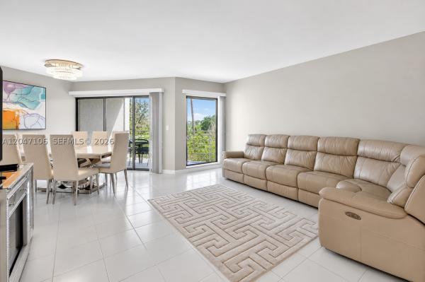 Camino Real Village, 5901 Camino Del Sol #207, Boca Raton, Florida 33433, image 3