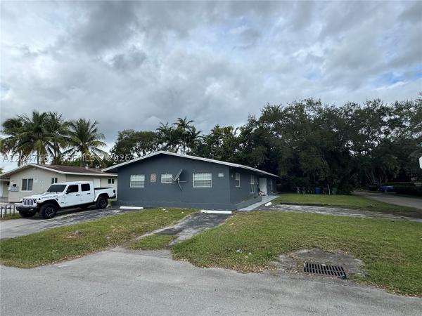 Robertson Park, 353 SW 19th Ave #1-3, Fort Lauderdale, Florida 33312, image 1