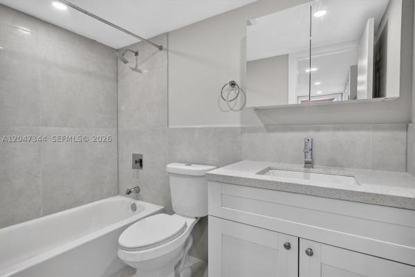 10080 NW 9th Street Cir #204, Unincorporated Dade County, Florida 33172, image 2