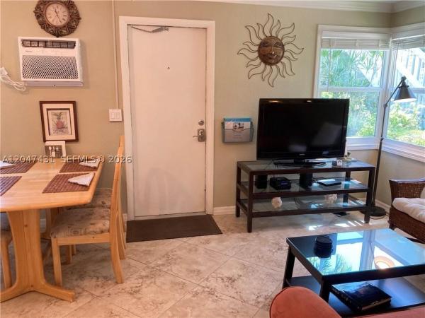 Mid Mari, 3230 NE 13th St #2, Pompano Beach, Florida 33062, image 2