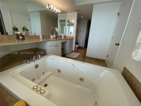 Green Diamond, 4775 Collins Ave #2305, Miami Beach, Florida 33140, image 2