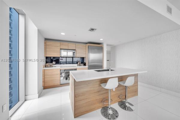 The Harbour North Tower, 16385 Biscayne Blvd #2707, North Miami Beach, Florida 33160, image 1