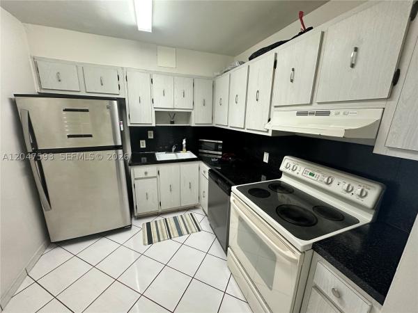 Arlen House East, 100 Bayview Dr #911, Sunny Isles Beach, Florida 33160, image 2