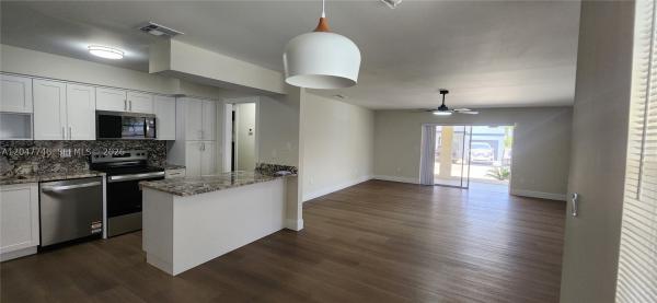 114 S Lakeside Dr, Lake Worth, Florida 33460, image 2