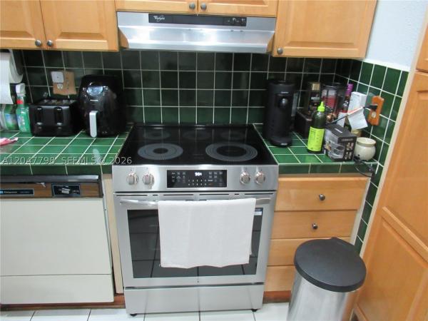 Biltmore Estates, 11530 NW 87th Ct, Hialeah Gardens, Florida 33018, image 2
